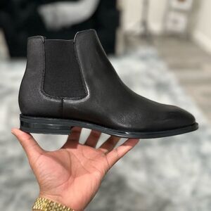 Black Chelsea Boots with Smooth Leather and Elastic Panels